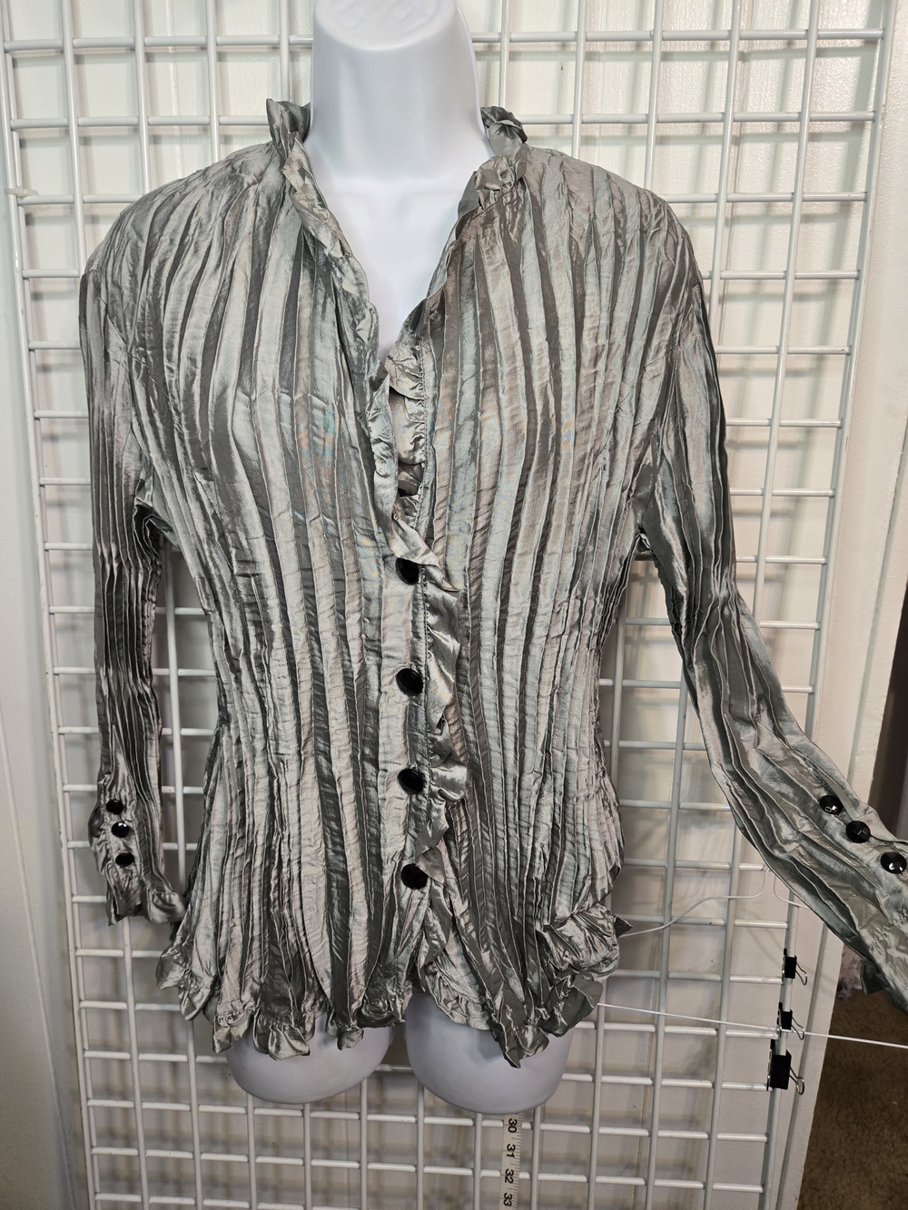 Piano, Silver Crinkle Ruffle Button-Down Shirt Size XL